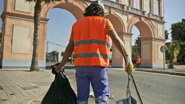 Los empleados españoles trabajan de media 2,3 horas extras