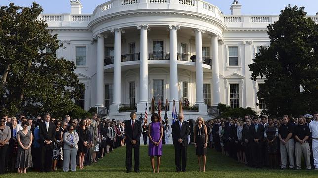 Obama asegura en el aniversario del 11 S que la fuerza militar es «necesaria» pero «no basta»