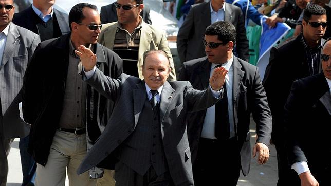 Buteflika remodela su gobierno meses antes de las elecciones presidenciales