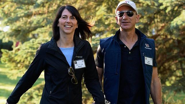 Jeff Bezos de Amazon, más millonario con la salida a Bolsa de Twitter
