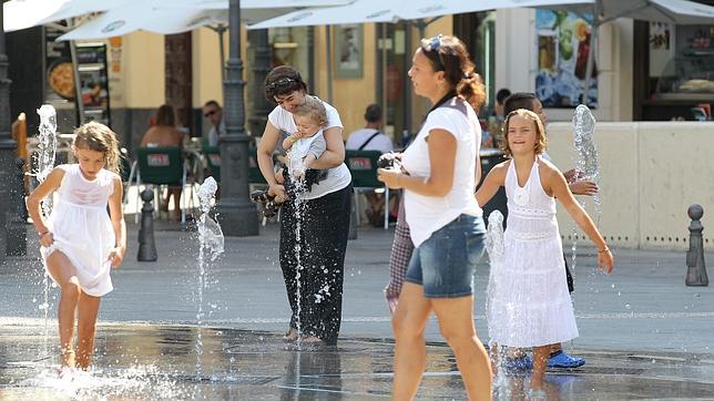 España prevé cerrar el año por encima de los 57,8 millones de turistas