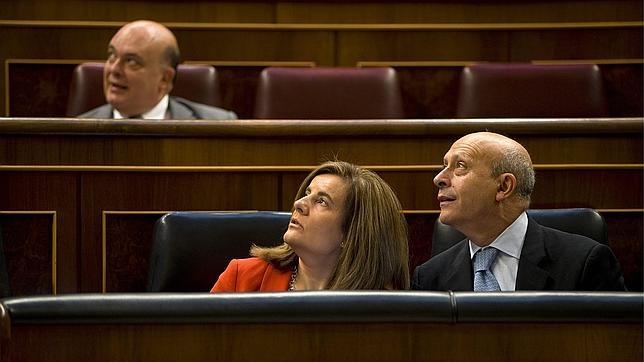 Los beneficiarios de becas bajaron el curso pasado en 24.500 y los de ayudas en casi 600.000