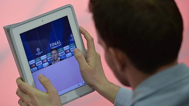 ¿Por qué albergan las tabletas y móviles miles de gérmenes más que un inodoro?