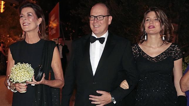 Carlota Casiraghi luce con glamour su embarazo