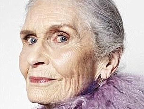 Daphne Selfe es la modelo más anciana del mundo, tiene 85 años