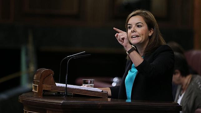 Santamaría reta al PSOE a presentar una moción de censura, «si tiene candidato»