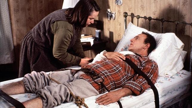 Rob Reiner dirigió la novela para el cine con James Caan y Kathy Bates como protagonistas