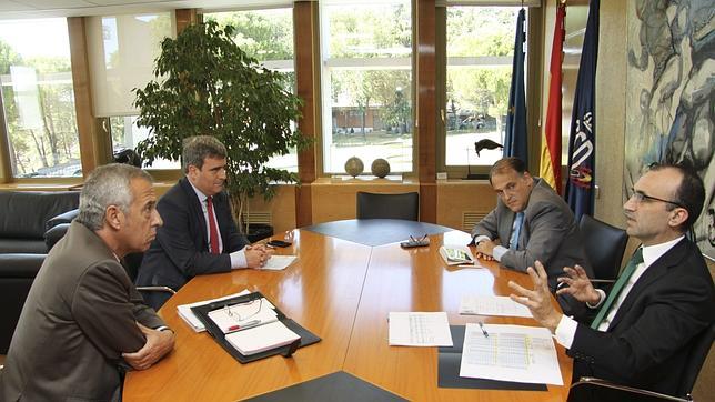 La deuda de los clubes echa el freno