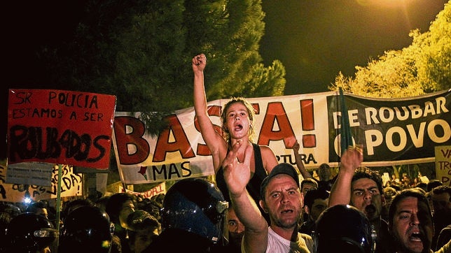 La troika no cede con el déficit de Portugal