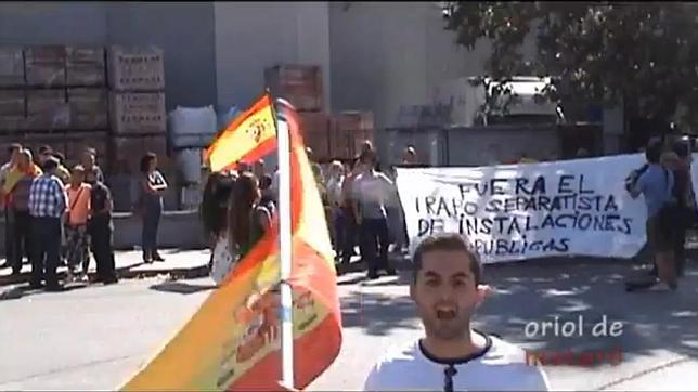 Protesta en Mataró contra una «estelada» que ondea en el parque de Bomberos