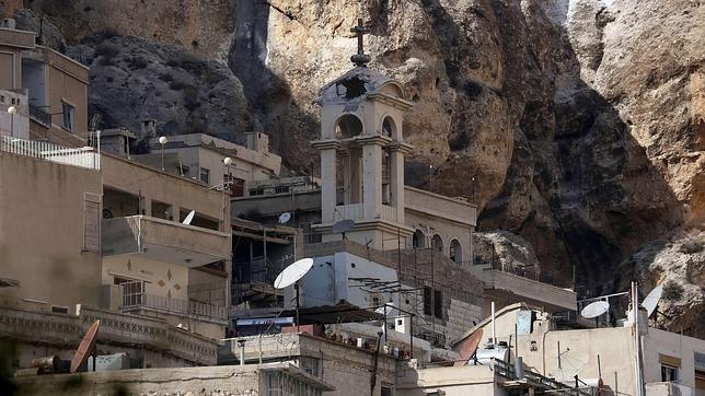 Cuarenta religiosas y huérfanos, atrapados en un convento en plena batalla en Malula