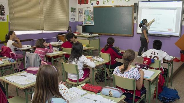 El PSOE pide que la religión salga de las aulas