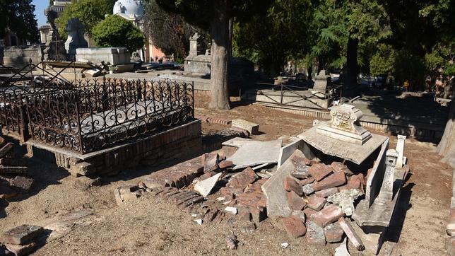 Piden un plan para recuperar el cementerio de La Almudena