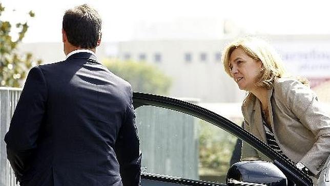 La Infanta Cristina visita al Rey Juan Carlos en el hospital