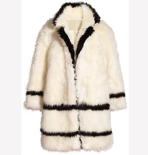 Abrigo yeti de la firma H&M que luce en las fotos de campaña la modelo Gisele Bundchen