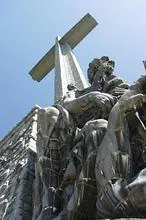 La «pesadilla» de construir la cruz del Valle de los Caídos