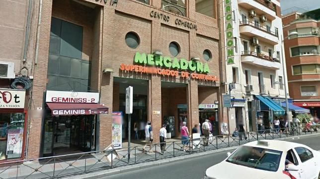 También este Mercadona se encuentra en un centro comercial, en el barrio de Valdeacederas