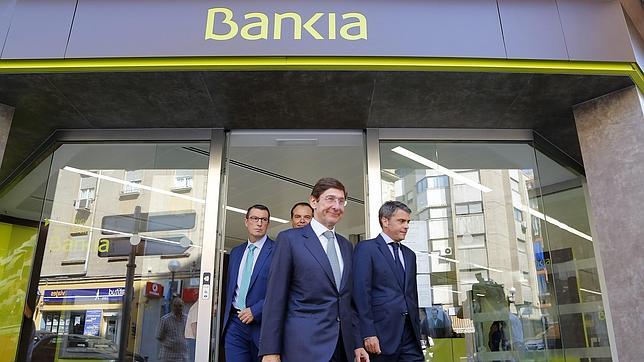 La troika pide a España que mantenga la vigilancia sobre la banca