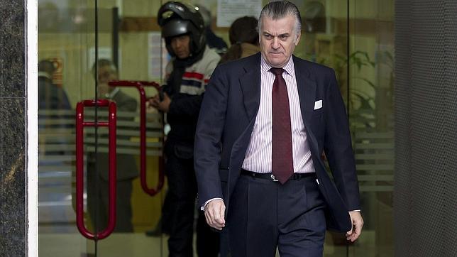 Bárcenas ordena a su abogado en Suiza que colabore con el juez