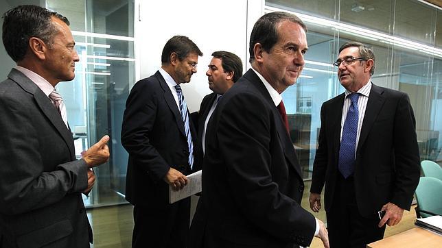 La Xunta apuesta por una central de compras única para los aeropuertos gallegos