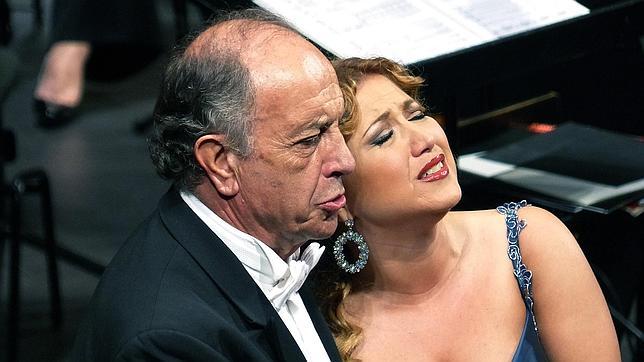 Ni la música de Verdi levanta los ánimos en la apertura del curso del Liceu