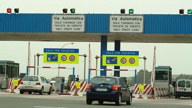 El tráfico en las autopistas de peaje sigue a la baja y en niveles de 1998