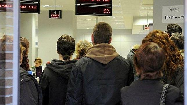 El paro baja en 2.000 personas en septiembre