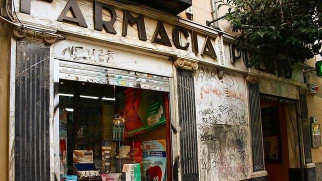 La fachada, hoy pasto de los grafiteros