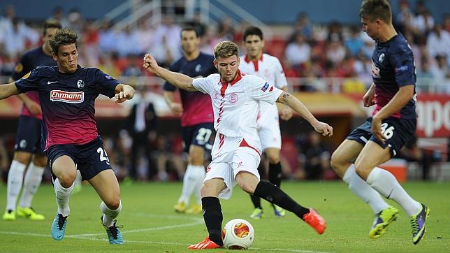 El sevillista Alberto Moreno, novedad en la lista de Del Bosque