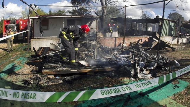 Un incendio afecta a varios bungalows del camping de Tamames