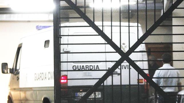 El padre de Asunta ­es­ta­ba con la ni­ña cuan­do in­gi­rió los fár­ma­cos, dice el auto