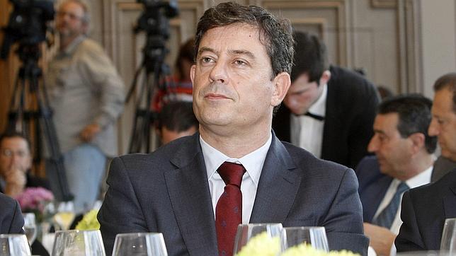 Besteiro se reunirá con Feijóo con «actitud constructiva»