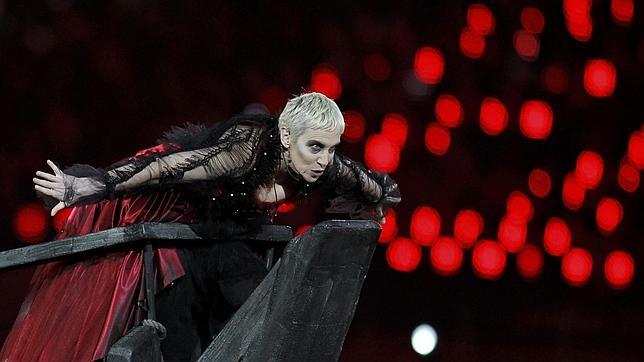 Annie Lennox versus Miley Cyrus