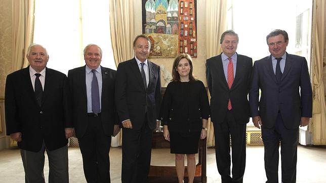 Sáenz de Santamaría se felicita por la convergencia de intereses con Francia