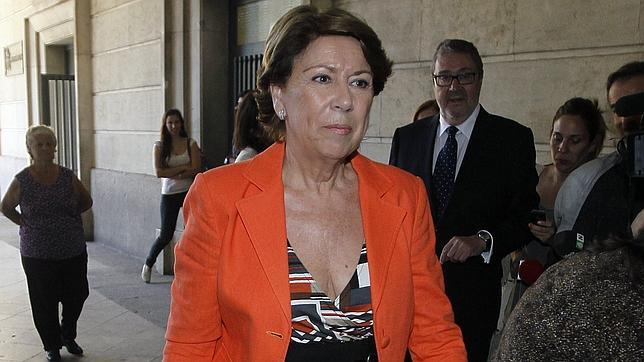 Manos Limpias pide a Rajoy que cese a Magdalena Álvarez de su cargo en el BEI