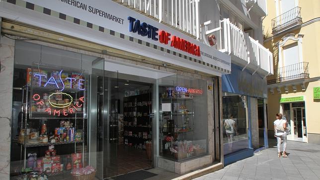 La «licencia exprés» ha permitido abrir casi 7.000 comercios más en seis meses