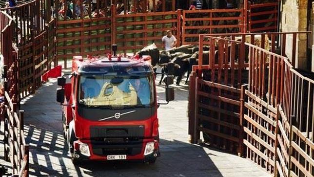 Los toros persiguen a un camión por las calles de Ciudad Rodrigo