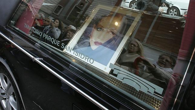 Cientos de personas rindieron homenaje a Sara Montiel en la plaza de Callao de Madrid