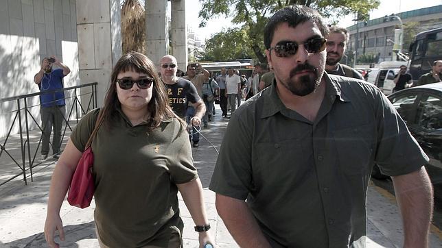 La mujer y la hija del líder neonazi griego toman el relevo