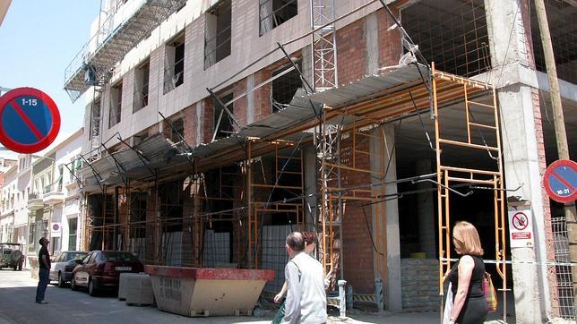 La compraventa de pisos ahonda su caída al 15% en agosto y suma cuatro meses a la baja