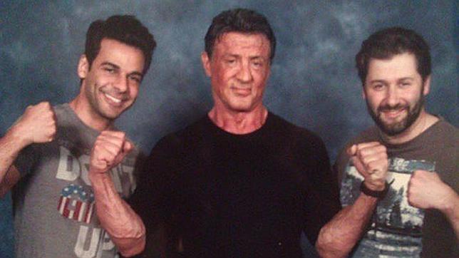 Los fans de Sylvester Stallone pagan 500 dólares por hacerse una foto con él