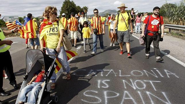 El PP valenciano se une con el aragonés y el balear contra el pancatalanismo