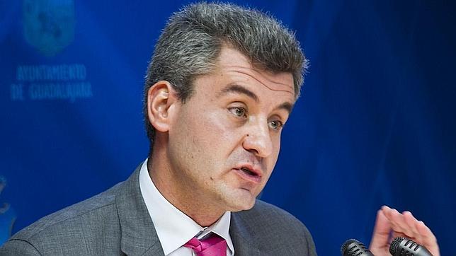 Bajan todos los impuestos en la capital menos el agua