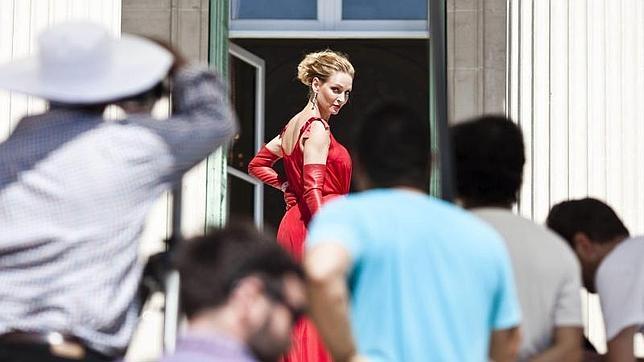 Uma Thurman toma el relevo a Penélope Cruz en el calendario Campari