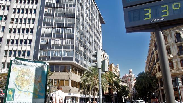 Alicante, con 33 grados, vive su día de octubre más caluroso desde 1904