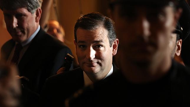 Ted Cruz, el hispano renegado del Tea Party, da marcha atrás