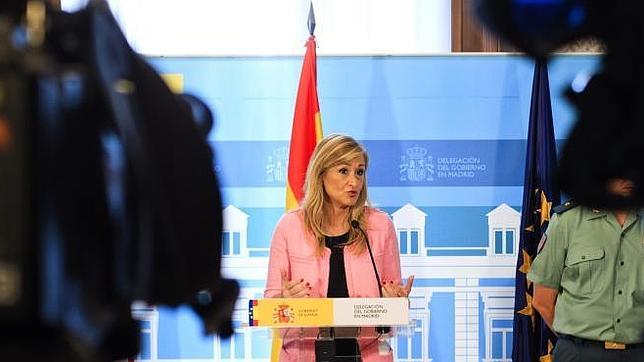 Cristina Cifuentes acude hoy a otro acto público tras su accidente de moto