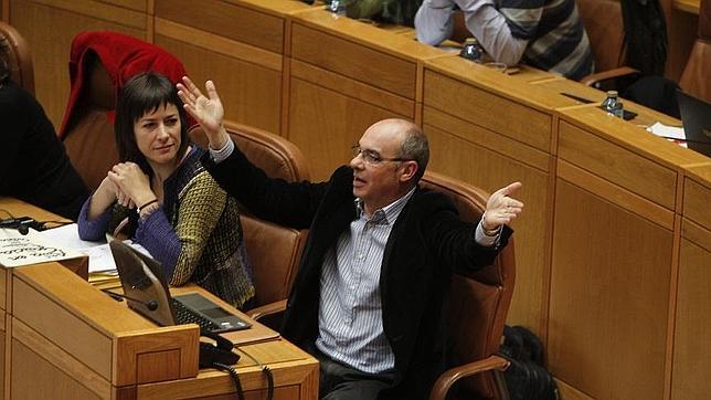 AGE y BNG rechazan condenar a Resistencia Galega en el Parlamento autonómico