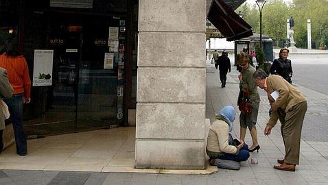 El TSJ anula la prohibición de mendigar y pasear en bañador en Valladolid