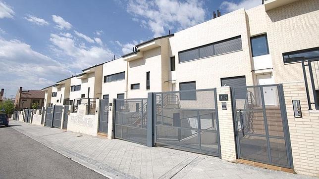 Imagen de los adosados de Arroyomolinos ofertados solo durante el Salón de la Vivienda de Madrid
